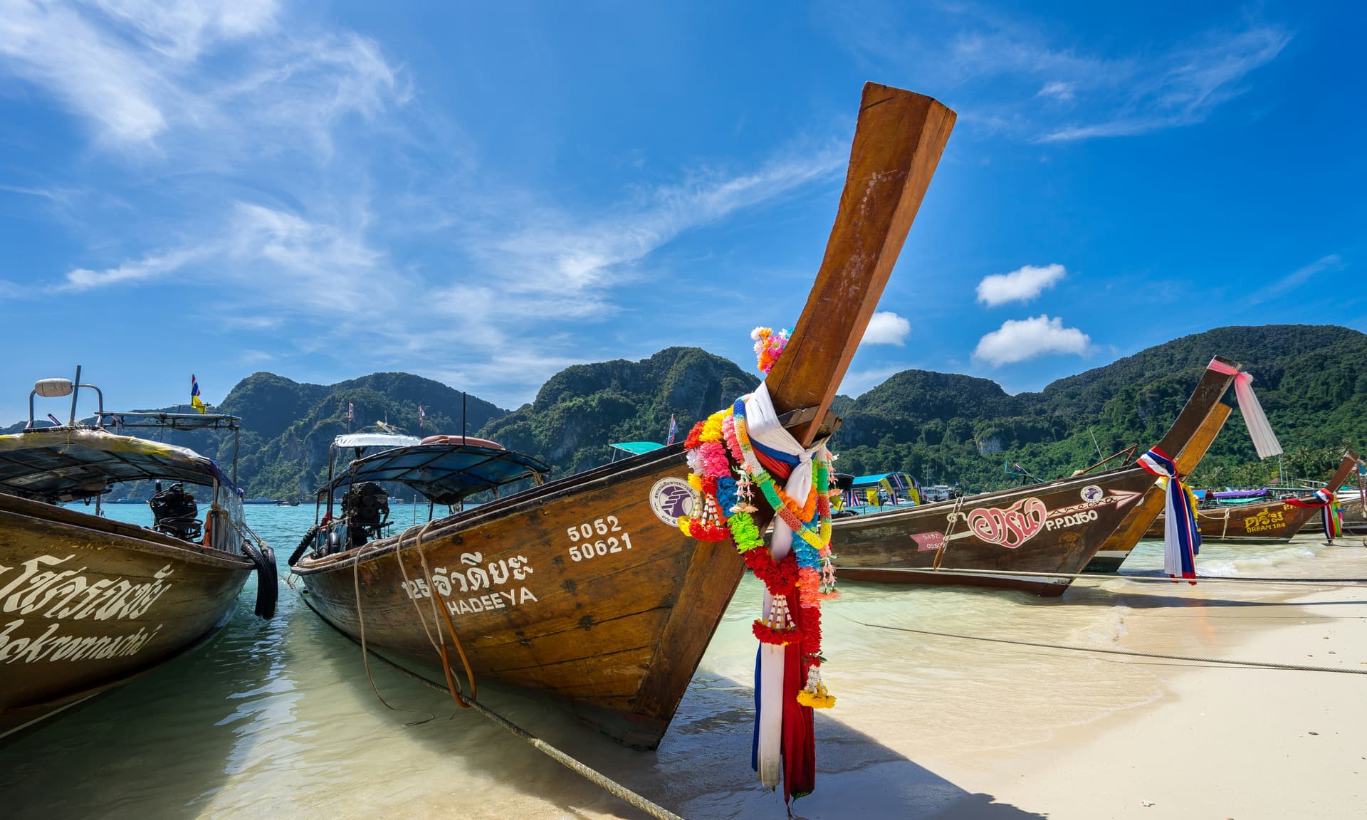 destination thailand visa image of a boat